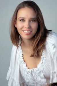 Shelby Headshot